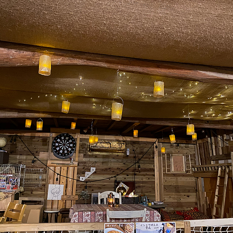 ワンちゃんとたっぷり遊べるウチのお店、BOKURANOTE  cafe and barの店内でーす

