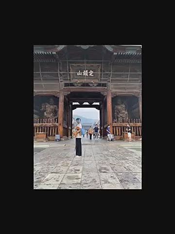 【2日目】
曇天予報だったので善光寺と戸隠へ行きました☺️
どちらも初めて行く場所でしたがとても良かったです❣️

朝一の善光寺はそこまで混雑しておらず、蓮も綺麗でした🌸

戸隠で蕎麦を食べ、戸隠神社は犬は🆖なので周りを少しだけ散策🐾

ホテルに戻って休憩してから川をお散歩🐾

夜は昨日のランチで訪れたお店を予約して又々ゴルゴンゾーラのパスタとこの日は魚介のサラダとドリアを頼みました🍝🥗