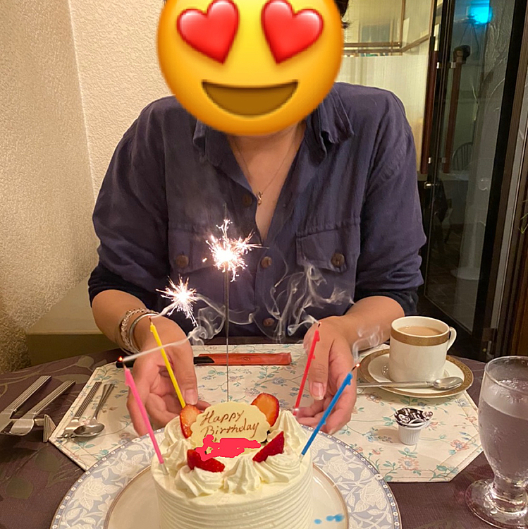 美味しそうなケーキパパがサプライズでホテルの人に頼んで準備してたみたい（笑）
