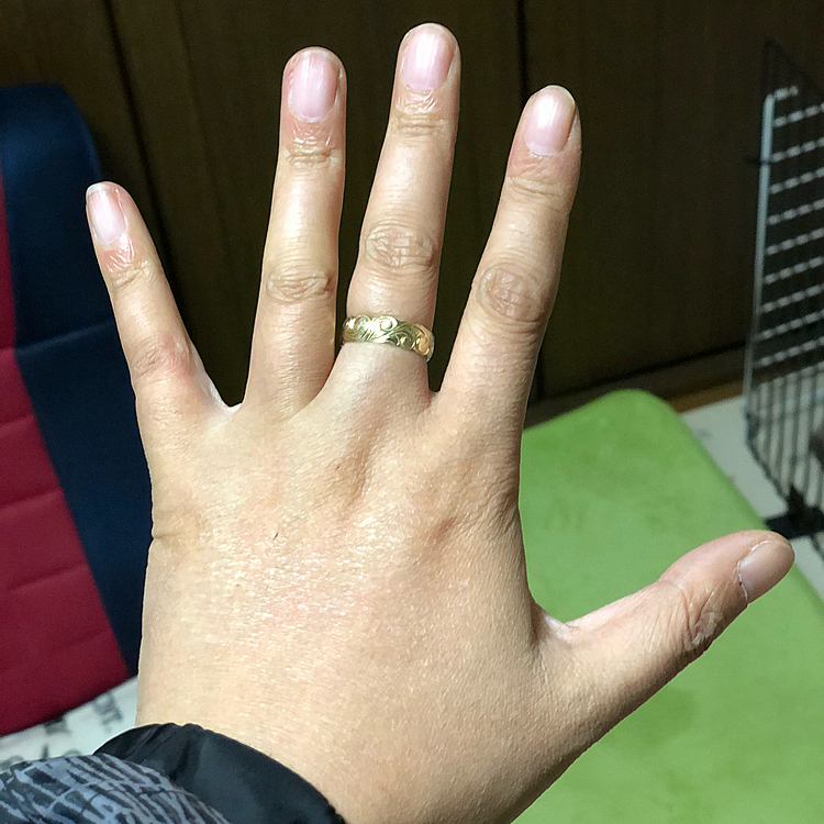 私の左手
昨日、小指のピンキーリングを紛失しました😭
めちゃ気に入ってたのに〜😖