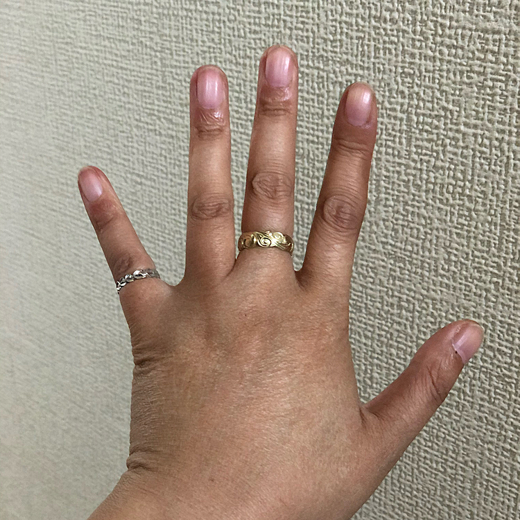 紛失したピンキーリング💍
見つかりました✨
昨日、仕事から帰宅したら母が『廊下の隅っこに落ちてたわぁ👵』って🎵
いつ抜けたのか不明やけど、見つかってよかったです✨
お騒がせしました😆