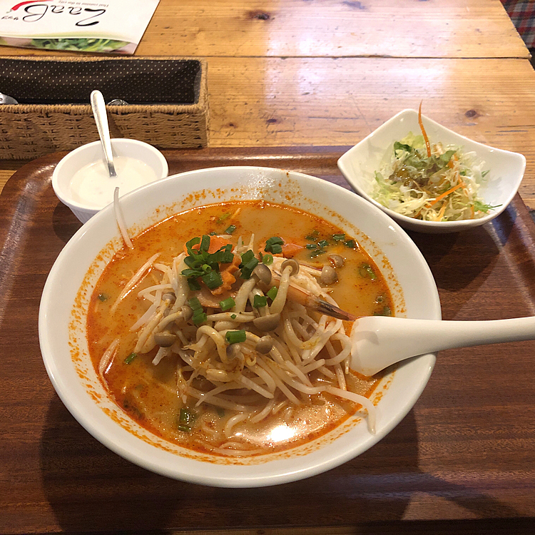 今日の孤独のグルメ改め夫婦のグルメは駒込のタイ料理屋さんでトムヤンクンライスヌードル❗️
まろ母はカオマンガイ食べてました😁