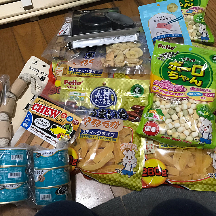 オヤツがなくなりそうなので、通販でアウトレットのオヤツ、おもちゃを注文しました☺️
まとめ買いでお安くゲットしました😆