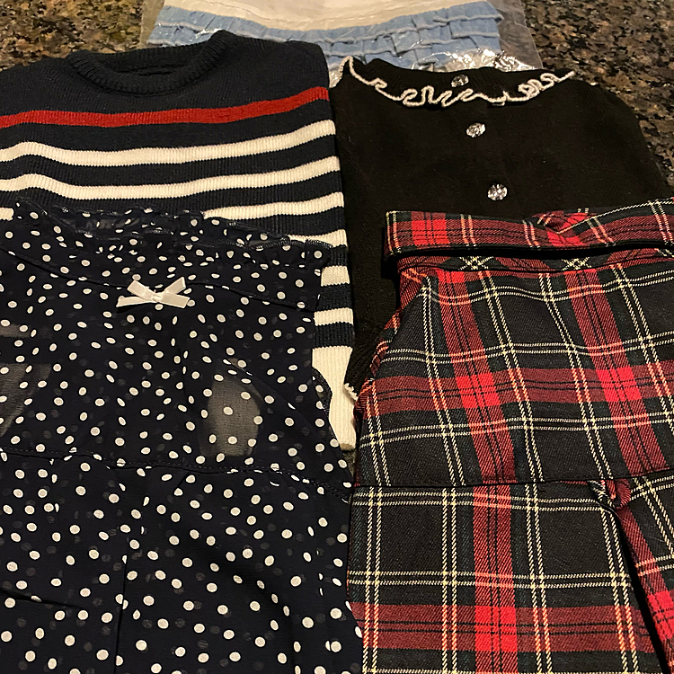 モーモーちゃんニットをプレゼントして頂いたkalinaさん、可愛らしいお洋服ばかりでハッピーには…と躊躇していましたが福袋が何度か追加販売をしていて悩みましたがやっぱり最後の最後に購入しちゃいました😆