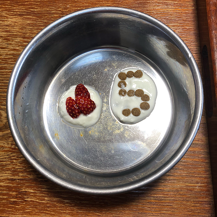 年期の入った器でデザート🍓😅