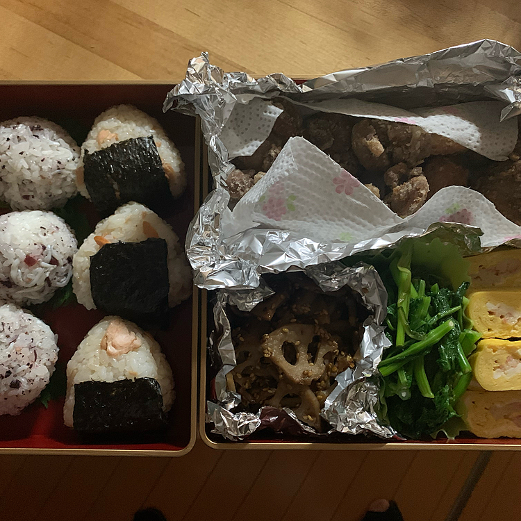 こんばんは⭐️
今日はめちゃくちゃ早起きして、お花見お弁当🍱を作って、わたしの母を連れて埼玉県の秩父市にお花見に行きました🌸