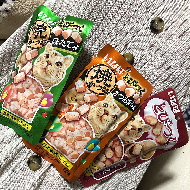 おやつも買いました！
最近は液体ちゅ〜るじゃなくて、ちゅ〜るビッツとか買ってます( ˘ᵕ˘ )食べる前からゴロゴロいってます♡