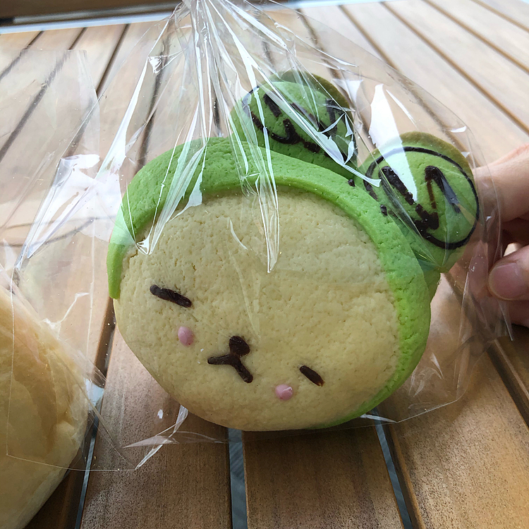 おやつに、守谷SA名物の、とろけるつくばクリームパンと、守谷市ゆるキャラの守犬メロンパンを買いました😃
うん。また今度来よう。