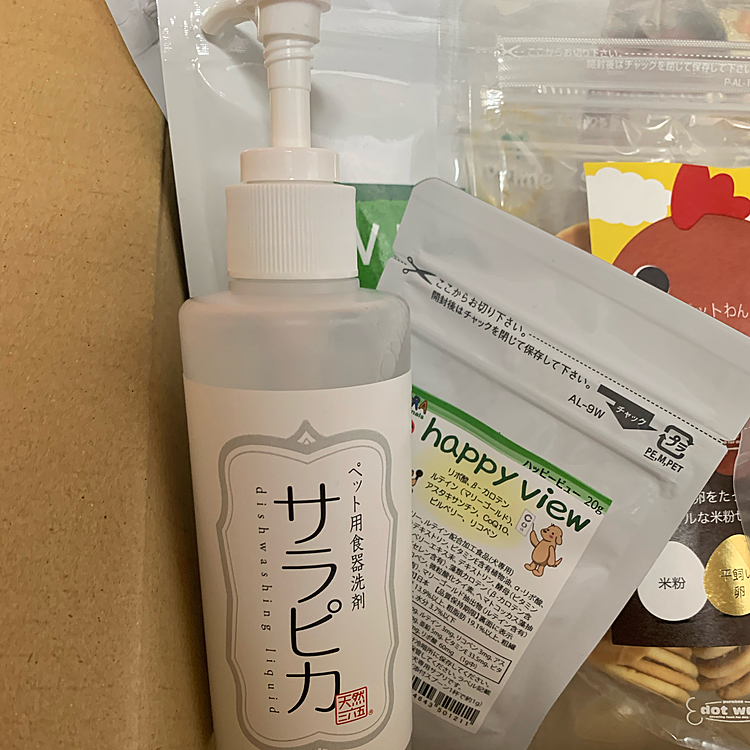 今回初めて買ってみた、ペット食器専用洗剤🧼いつもは洗い残しが心配で何も付けずに洗っていましたが、たしかにヌメリはなかなか取れなかったんですよね💧
専用洗剤はスッキリ取れます👍
続けて使ってみようと思います😊