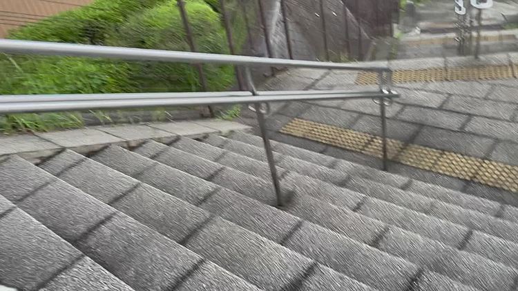 気を取り直して拘りのジグザグ下り😆
随分前になりますが僕のワンダフルジャーニーを観た後で、どんなことで生まれ変わりだと思うか娘と話した時に、スロープをジグザグ下りした時かな?となりました😀