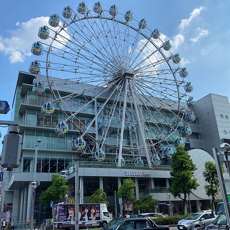13日（火）
名古屋の繁華街と言えば名古屋駅周辺と栄（サカエ）地区があります、そうSKE48の本拠地です♪
この観覧車のある所にSKE劇場があります🎡