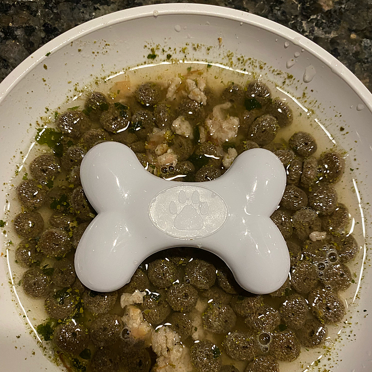 そして少し足を伸ばしてカインズに向かいました🚗
お友達に教えてもらった早食い防止グッズを購入しました♪
🦴が吸盤になっていて普段使っている食器にくっ付けて使います❣️



