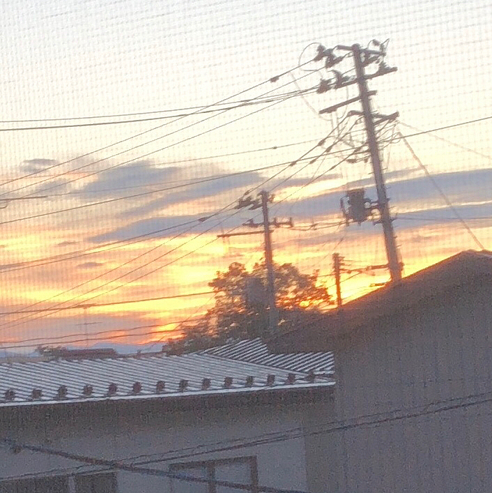 そして今朝😃
いつも夕日なので今朝は朝の空🤣
珍しく早く起きました😃
５時の空です🤣