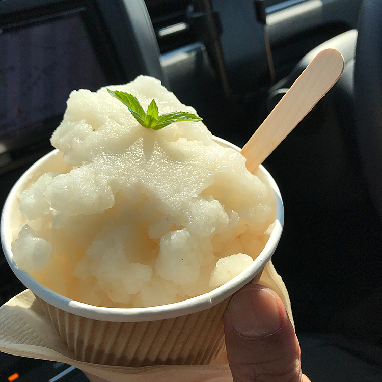 帰りに梨園によって、ジェラートと梨を
買って帰りました😊
旬の梨のジェラートは👍