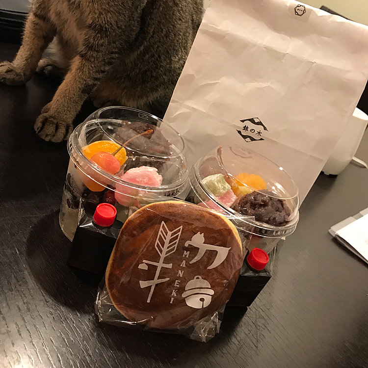 阿佐ヶ谷駅　和菓子屋さん　
鉢の木　
「招き猫どら焼き」
美味しかった〜