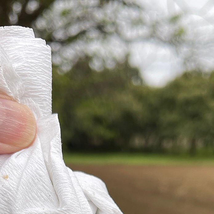 ポケットのチリ紙で『ほかほかの💩』握っって帰ります😰