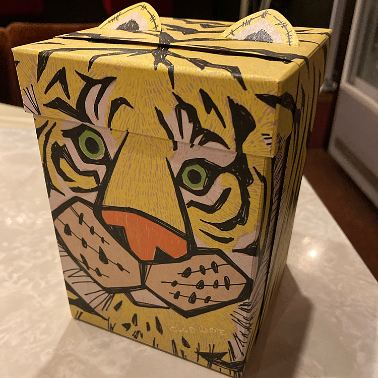 頂き物のクラブハリエのバームクーヘンの新年干支バージョン🐯
通常は三越だとライオン、渋谷東急本店だと犬のパッケージです🐶