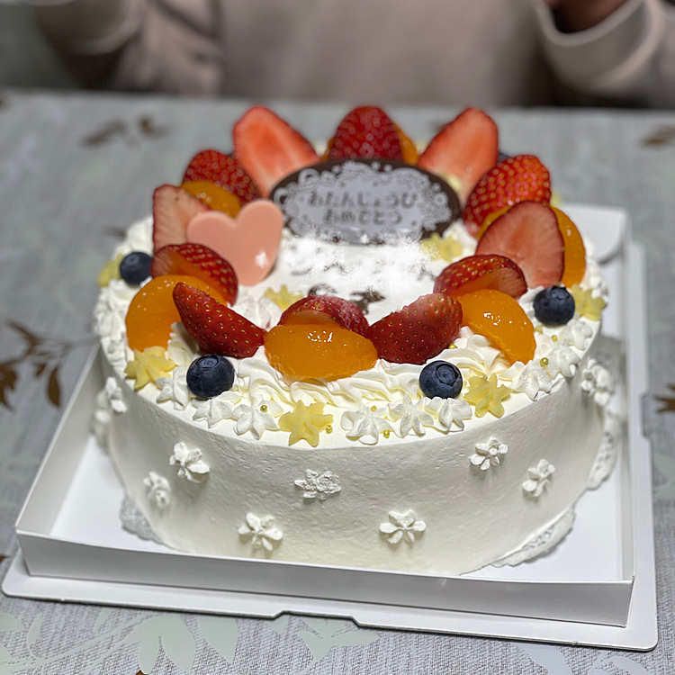 姪っ子お誕生日🎉今回もいちご🍓貰いました〜👍ハピさんご機嫌でウマウマしました。
クリームとかはしっかり洗い流したので大丈夫なはず…