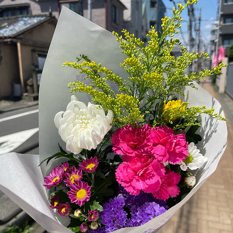 
祖母が危篤と聞いていたので
今日、休日を利用して施設へ面会の予定でした🔆

午後行こうと思ってたんですが
午前中、母から電話があり、亡くなったとの報告を受けました

コロナ禍で中々面会が出来ず
約2年会っていなくて、危篤と聞いたので
やっとの面会だったのに

間に合わず、、、

