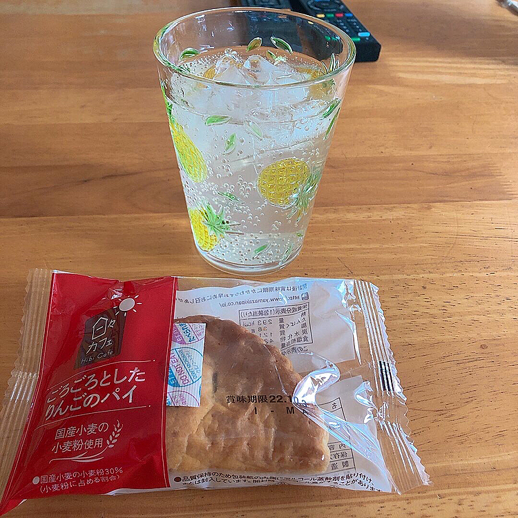 一息ついて、おやつタイムですな😍
アップルパイとスイーティスの炭酸割り😊
そーーーんな、私とまあるの休日でした😃