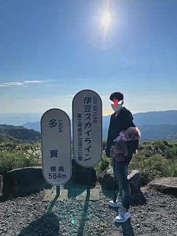 2日目は7月にオープンした十国峠パノラマテラスへ🚠
展望台に少しベンチやモニュメントがある程度で大した事は無かったです😆
皆さんすぐに退散していましたが、我が家はボーっとしたり誰も行かない奥の方へ行ったりと2時間以上楽しみました🐾
2日とも特にオススメって感じの場所はありませんが、我が家的にはのんびり綺麗な景色を楽しむのが好きなので満足でした☺️