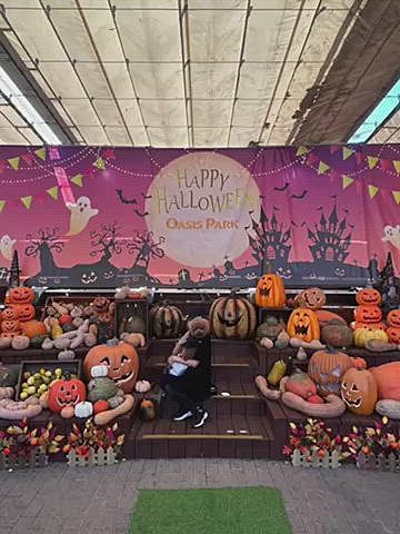 ②
昨日の犬のマルシェもまだハロウィン🎃
買い物したりバギーの空気を入れて貰ったりしました🍦
その後はスパムおにぎりランチ🍙
もちろんパパさんは昼寝😪💤
会えたら良いね、今ここにいるよなど連絡していたのですがルルちゃんご家族が来てくれました💗
相変わらず可愛いルルちゃんに初めましてのハンクくん🐶
ハンクくん小さくて軽くてドキドキしました💗
集合写真はルルちゃんのお友達も一緒に♪
まぁこんな感じよね😆