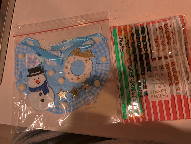 
左のスタイはニコくんご夫妻から🎁

右のオヤツはハッピーくんママさんから🎁

頂いちゃいました😊🙏
有難いです✨

私もこういった気遣い出来たら、、、😂💦

今日は楽しかったです😊

ニコくん、ハッピーくん
また遊んでね🐶🐯🐶

途中参加でお写真を撮りに来た、Princesshouseさんもありがとうございました(*^^*)

