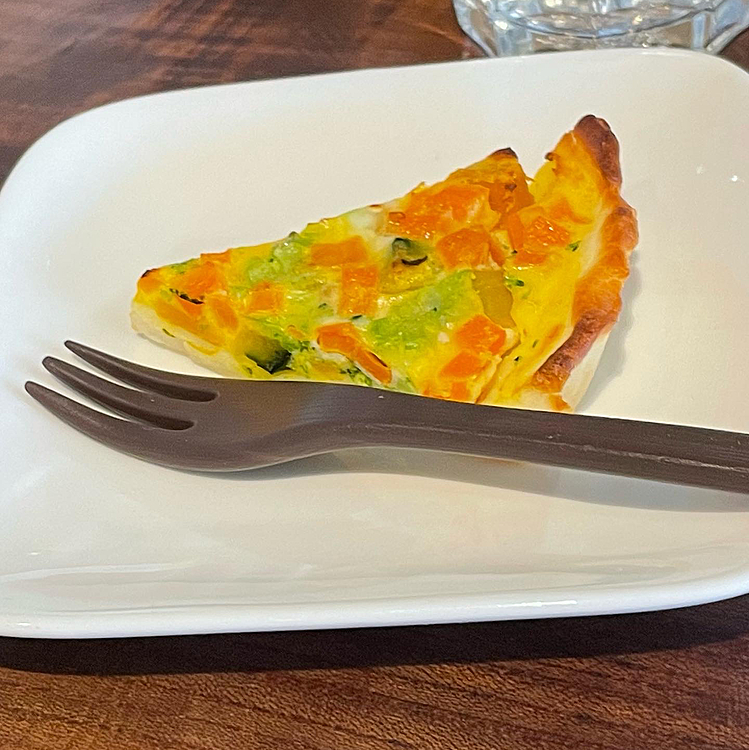 ウマウマしたキッシュ…ケーキみたいだったけど、お誕生日兼クリスマスケーキ何が良いかな