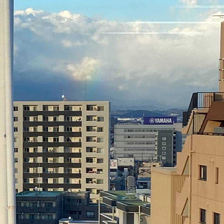 午前中雨だったので、結構大きな虹🌈が、、