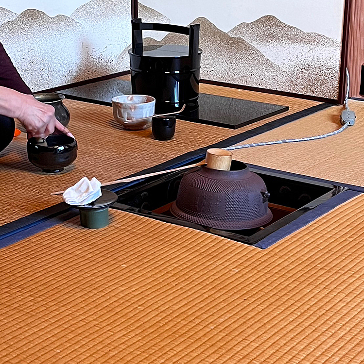 ハッピーとピースの家で、お抹茶もいただきました。(毎年恒例)