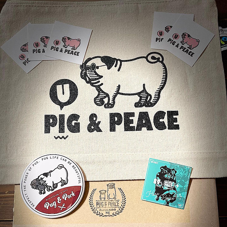 可愛らしいPug＆Porkの缶バッヂ🐽ステッカー、ポーチ🐖
いっぱい使わせてもらいます🐶