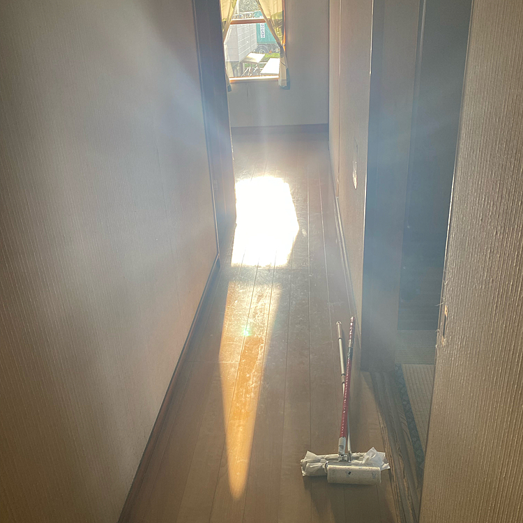 二階の廊下が、眩しい(掃除の途中で思わず、、)