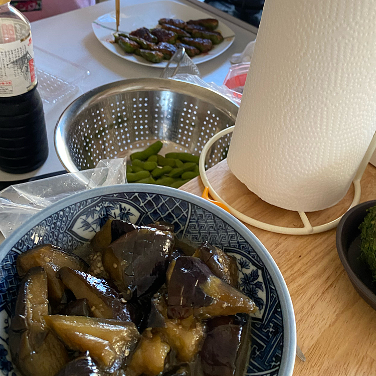 たくさんのナスを見て母の作るナスの焼き浸しが食べたいとリクエスト🍆
ピーマンの肉詰めも作ってくれました🫑
枝豆も豆の味が濃くてとっても美味しかった😋