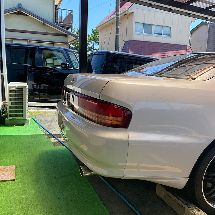 息子の車、一つ向こうが夫の車、も一つ向こうが、私の車