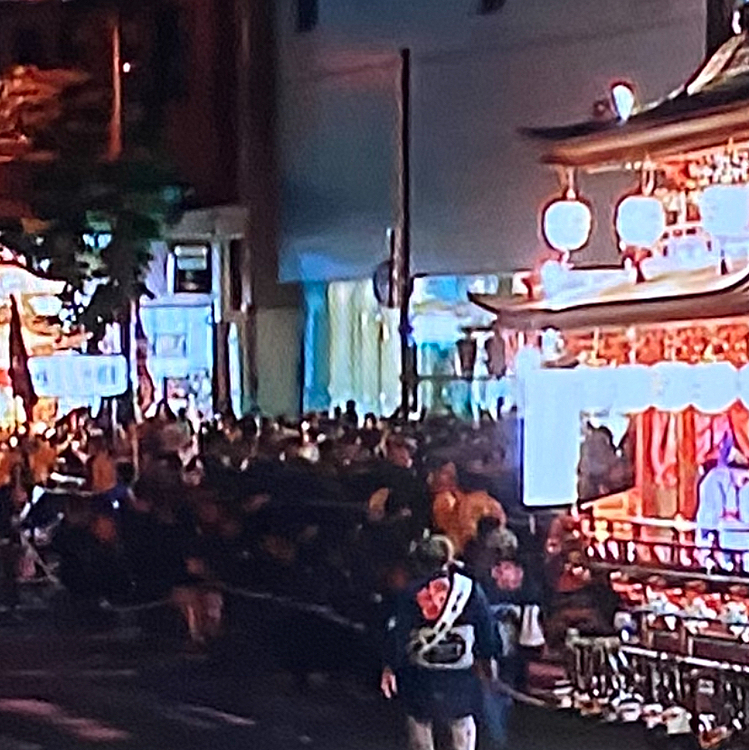 今日から、三日間
昼は、中田島砂丘で凧揚げ173町
夜は、御殿屋台が街中８４町
タイガー🐯地方はお祭り