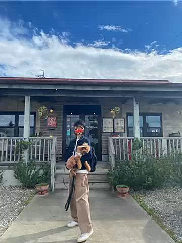 この日のメインは知多牛のステーキランチ🍖
柔らかくてとっても美味しかったです😋
ワイナリー併設で近くにシャルドネやピノノワールのワイン畑があります🍇
帰りがてら近くの人工ビーチの公園もお散歩🐾
食べたらすぐ出るハッピーですが堤防の行きに💩帰りも💩午前も土管の前でしてたよね💦
さすがに出すぎじゃない🤣🤣