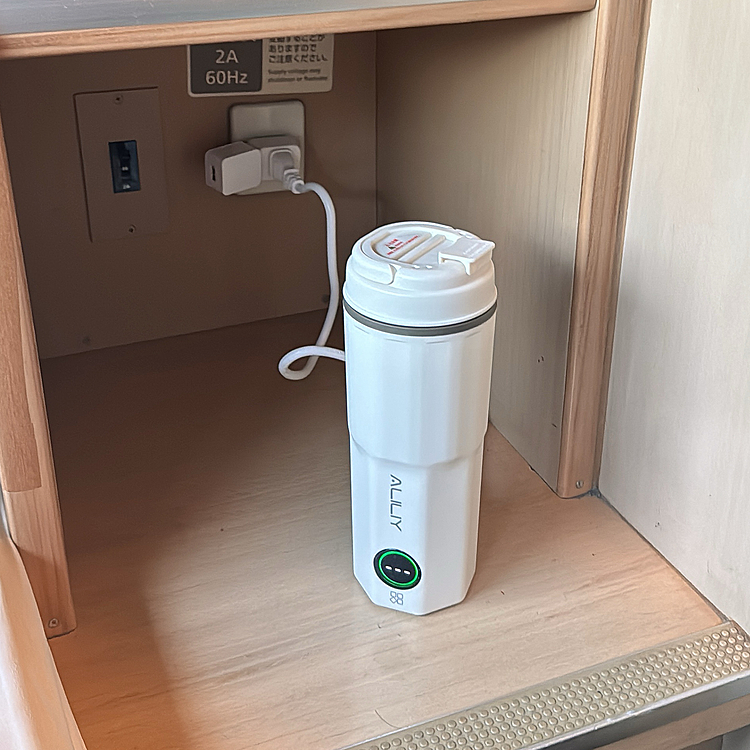 ポータブル電子ポット(携帯ケトル)

これで好きな紅茶が飲める！

とサーモマグまで持って行ったのに…

10秒足らずで電源落ちました💧






