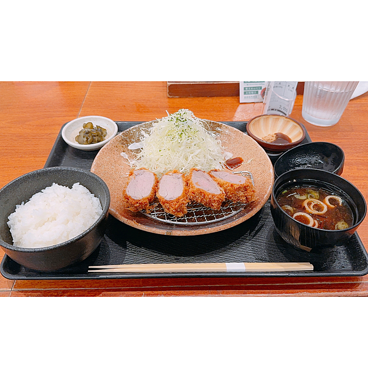 本日はセミナーででかけたので

平田牧場のランチが食べれました

山形の人は平田牧場を知らない人はいないんですよね！(でも、セミナー先は山形ではないです)

とんかつはヒレしか食べられないのでヒレカツ定食です

和幸の方が好きかも















