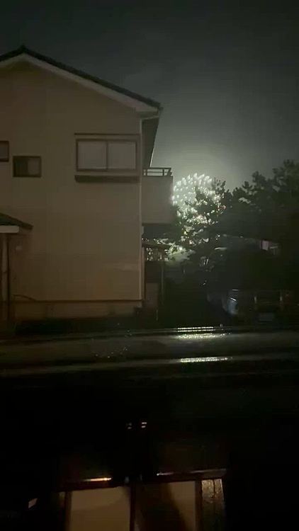 スターマインの打ち合い　東側で
