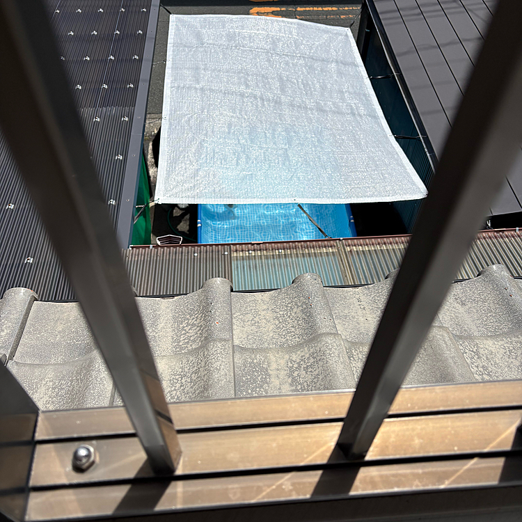 二階から覗くとこんな感じ
毎年シートなかったんだけど
今年の暑さに備えて