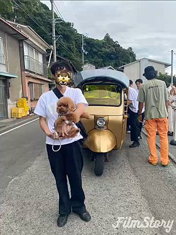 愛媛県にある海に近い駅として有名な下灘駅へ臨時駐車場からトゥクトゥクに揺られて向かうも構内には犬は入れないと言われたのですぐ撤退😢
帰りも運良くトゥクトゥクに乗れたので良かった♪

道後温泉に行くと凄い観光客（私達もだけど）何に並んでる？と思ったら温泉に入る大行列♨️
色々思い通りにならない1日でしたが地元の回転寿司で購入したお寿司が感動するほど美味しかったので良しとします🍣