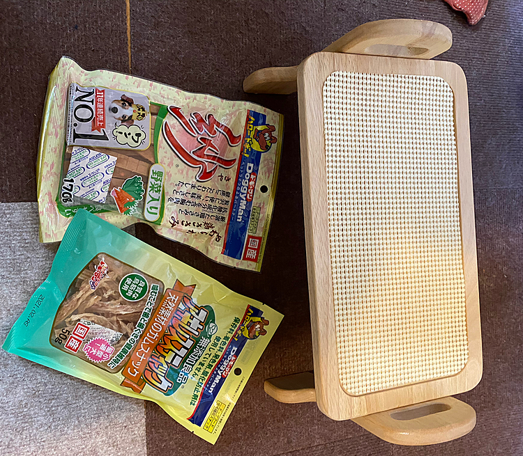 某ハンバーガーチェーンでバイトしてる兄ちゃん、プレゼントも購入してくれました🎁