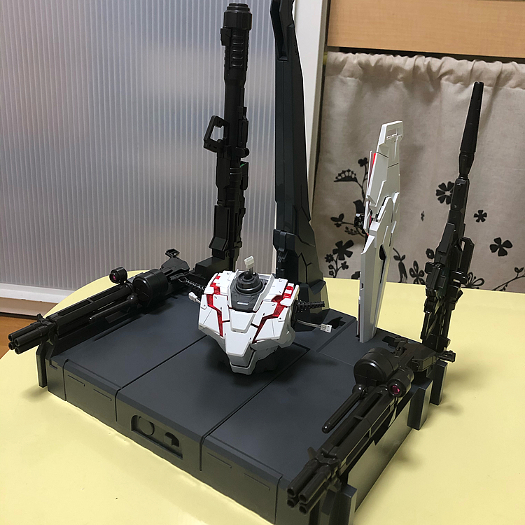 関係ないですが、1人寂しく籠り生活してるので積んであったガンプラを作り始めました( ´•௰•`)